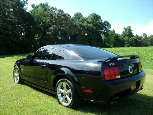2006 Ford Mustang GT Coupe 2-Door 4.6L Salvage,Rebuildable,Damaged., image 3