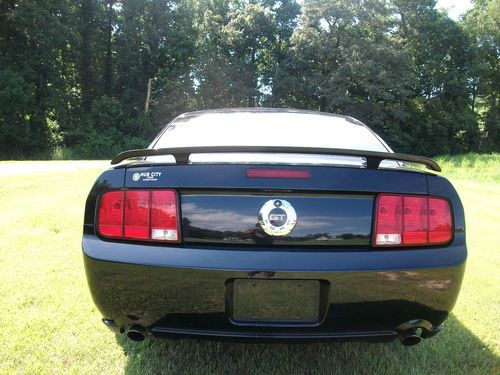 2006 Ford Mustang GT Coupe 2-Door 4.6L Salvage,Rebuildable,Damaged., image 4