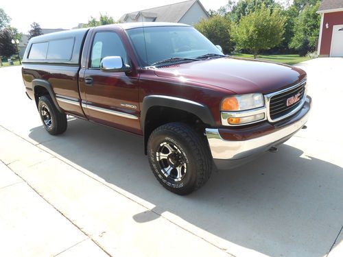 Regular cab awesome wheels and tires 4x2 nice topper rust free beautiful !