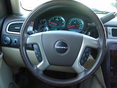 2010 GMC Yukon Denali!! This beautiful SUV comes with AWD Navigation Entertain, US $31,700.00, image 20