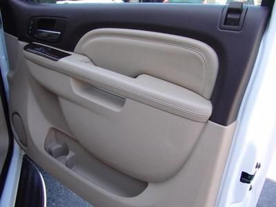 2010 GMC Yukon Denali!! This beautiful SUV comes with AWD Navigation Entertain, US $31,700.00, image 31