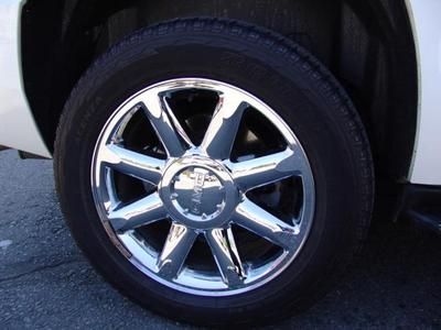 2010 GMC Yukon Denali!! This beautiful SUV comes with AWD Navigation Entertain, US $31,700.00, image 36