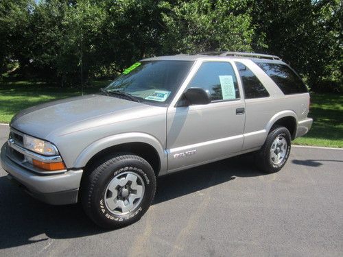 2005 chev.blazer 2dr one owner like new