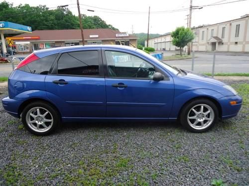 2003 ford focus zx5 hatchback 5-door 2.0l, remote start!, warranty, no reserve!