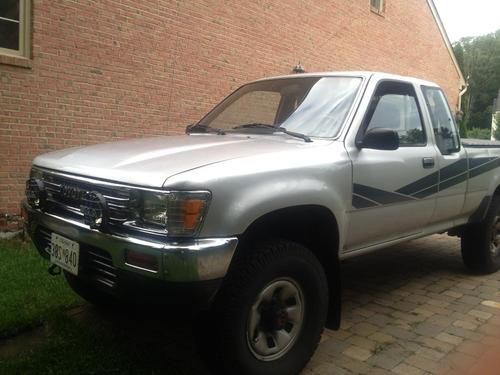 Toyota sr5 xtra-cab!! 5-speed, great running - no reserve!!!