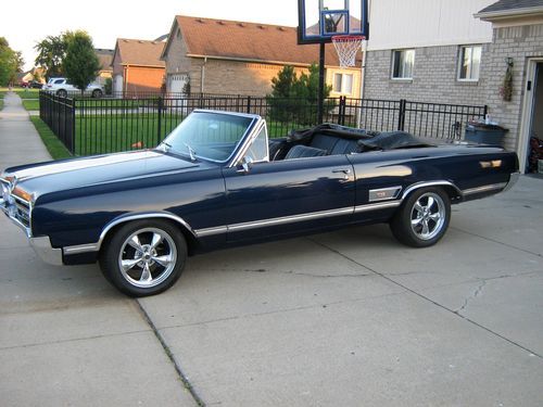 Beautiful rare true 1965 olds 442 -  400 v8 / 4 speed -midnight blue- ex clean !