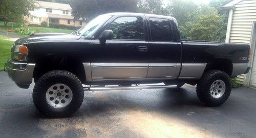 2005 gmc sierra extended cab z71 pickup truck (lifted)
