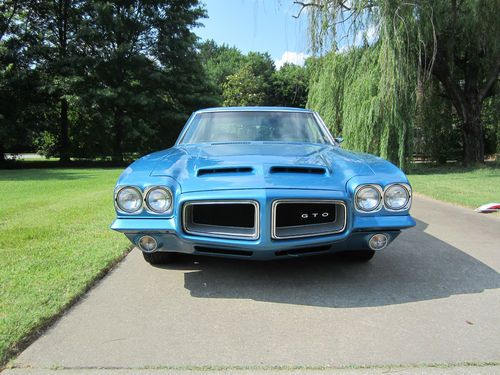 1972 pontiac gto base 6.6l 4 speed muncie, hurst shifter, lucerne blue , black i