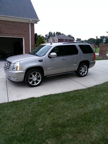 2008 silver cadillac escalade-great condition v8