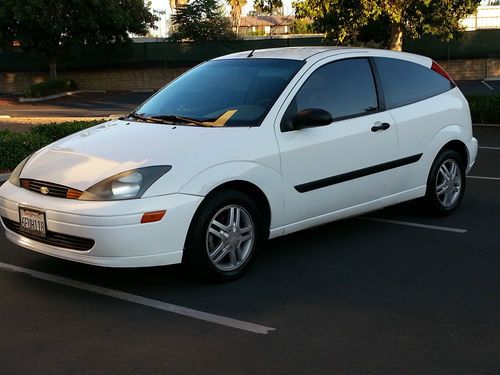 2003 ford focus zx3 hatchback 3-door 2.0l,4-cly, 5 speed manual