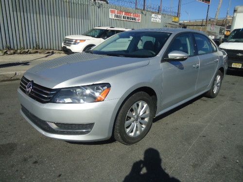 2012 volkswagen passat se sedan 4-door 2.5l