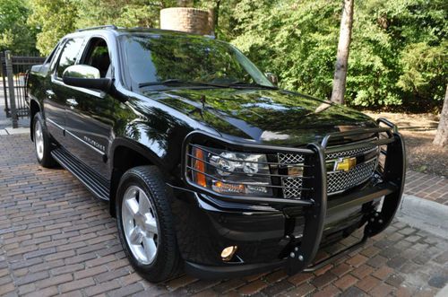 Like new - 2008 chevrolet avalanche ltz