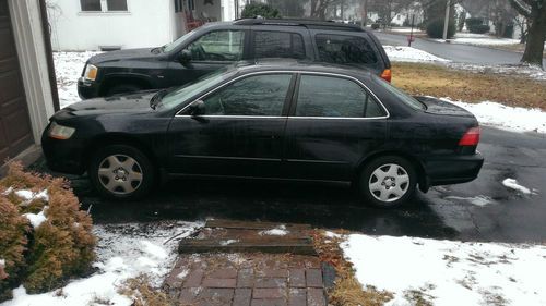 Black 2000 accord, leather interior, moon roof, cd/cassette v-6 engine