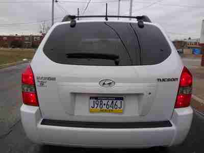 HYUNDAI TUCSON GL FWD 5-SPEED MANUAL TRANSMISSION FREE AUTOCHECK NO RESERVE, image 4