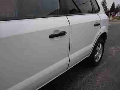 HYUNDAI TUCSON GL FWD 5-SPEED MANUAL TRANSMISSION FREE AUTOCHECK NO RESERVE, image 12