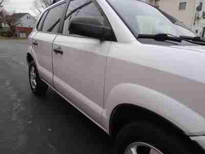 HYUNDAI TUCSON GL FWD 5-SPEED MANUAL TRANSMISSION FREE AUTOCHECK NO RESERVE, image 17