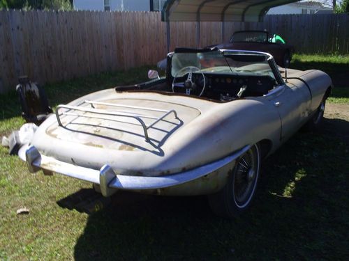 Jaguar e-type roadster