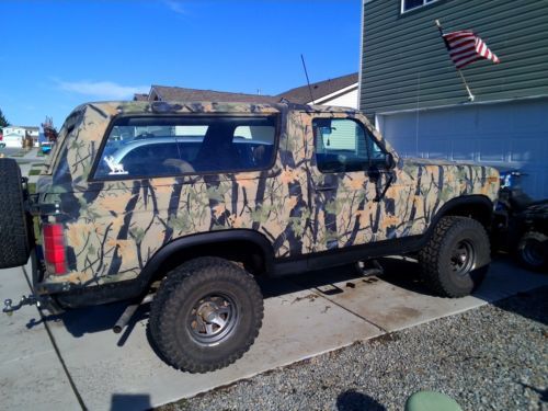 1986 ford bronco 4x4 lifted with warn winch 7 passenger!