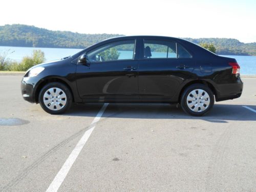 2012 toyota yaris 4dr sedan 42,530 miles