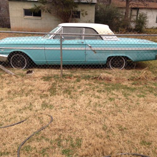 White on top and green on the sides, image 2