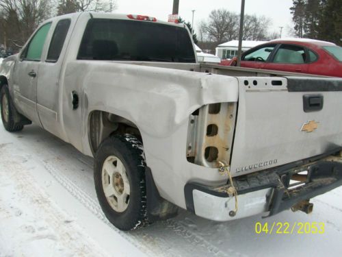 2007 Chevrolet Silverado 1500 Classic parts or rebuild low reserve, image 2