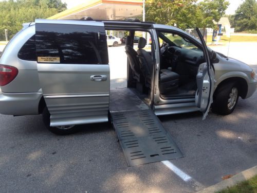 Van  wheelchair handicap chrysler town count 2004  bra power slice ramp hand con