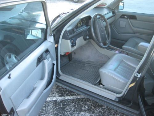 1987 Mercedes-Benz Florida title& serviced  E-Class 300TD WAGON, image 4
