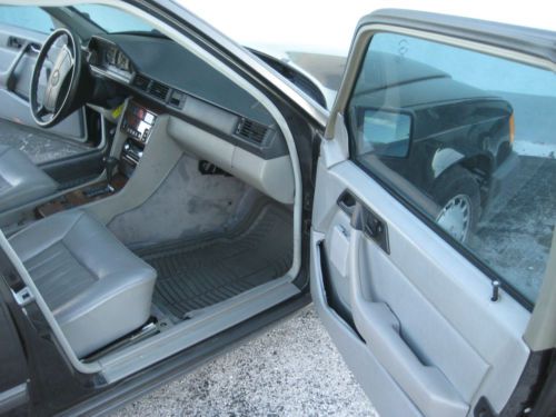 1987 Mercedes-Benz Florida title& serviced  E-Class 300TD WAGON, image 7