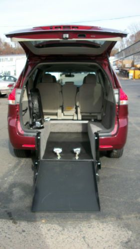 2011 toyota sienna le amt handicap mobility wheelchair van  w/ rear loading ramp