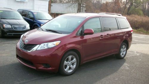 2011 TOYOTA SIENNA LE AMT HANDICAP MOBILITY WHEELCHAIR VAN  w/ REAR LOADING RAMP, image 2