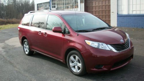 2011 TOYOTA SIENNA LE AMT HANDICAP MOBILITY WHEELCHAIR VAN  w/ REAR LOADING RAMP, image 5