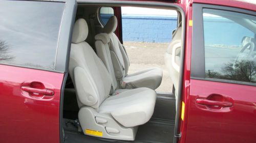 2011 TOYOTA SIENNA LE AMT HANDICAP MOBILITY WHEELCHAIR VAN  w/ REAR LOADING RAMP, image 12