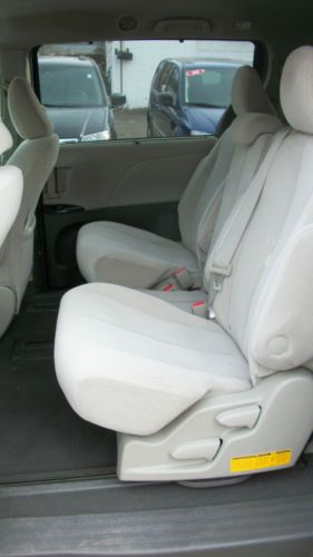 2011 TOYOTA SIENNA LE AMT HANDICAP MOBILITY WHEELCHAIR VAN  w/ REAR LOADING RAMP, image 13