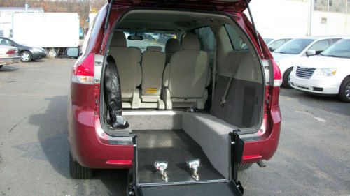 2011 TOYOTA SIENNA LE AMT HANDICAP MOBILITY WHEELCHAIR VAN  w/ REAR LOADING RAMP, image 16