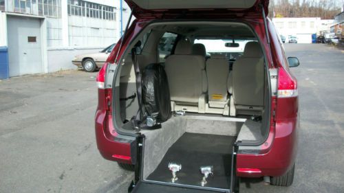 2011 TOYOTA SIENNA LE AMT HANDICAP MOBILITY WHEELCHAIR VAN  w/ REAR LOADING RAMP, image 17