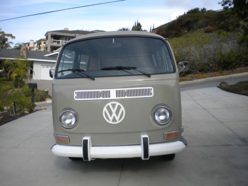 1970 vw bus.  very strong 1600 dual port engine