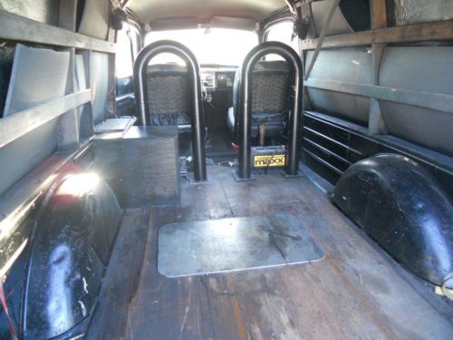 RARE 1948 F1 FORD PANEL TRUCK, image 5