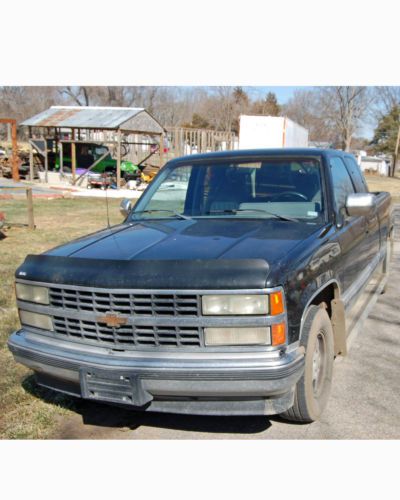 Wrecked 1992 Chevy Silverado Extended cab Runs and Drives ok just t-boned, image 2