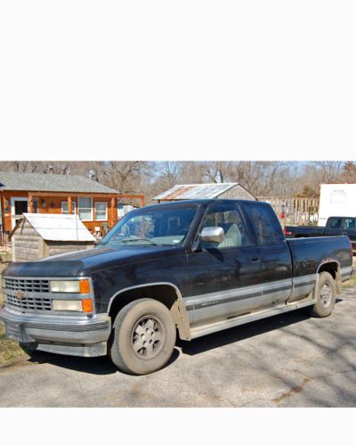 Wrecked 1992 Chevy Silverado Extended cab Runs and Drives ok just t-boned, image 3