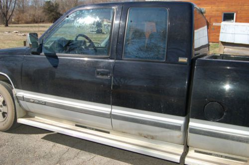 Wrecked 1992 Chevy Silverado Extended cab Runs and Drives ok just t-boned, image 5