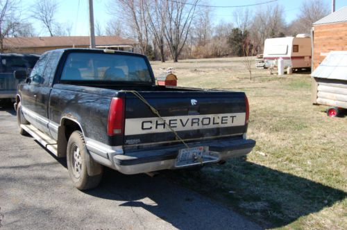 Wrecked 1992 Chevy Silverado Extended cab Runs and Drives ok just t-boned, image 6