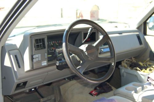 Wrecked 1992 Chevy Silverado Extended cab Runs and Drives ok just t-boned, image 8