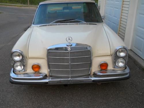 Classic low grill 1970 mercedes benz 280sel sedan