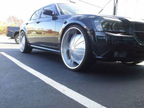 Dodge magnum on 26s custom stereo system v8 hemi