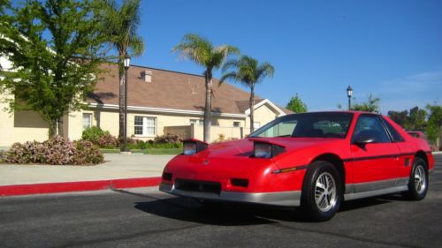 1985 red pontiac fiero gt