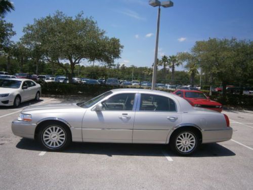 2004 LINCOLN TOWN CAR SIGNATURE 4.6L V8 RWD LUXURY SEDAN FLORIDA ONE OWNER L@@K, image 2