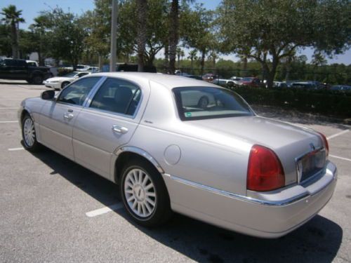 2004 LINCOLN TOWN CAR SIGNATURE 4.6L V8 RWD LUXURY SEDAN FLORIDA ONE OWNER L@@K, image 3