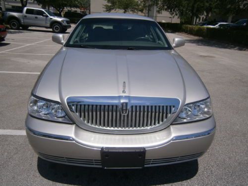 2004 LINCOLN TOWN CAR SIGNATURE 4.6L V8 RWD LUXURY SEDAN FLORIDA ONE OWNER L@@K, image 13