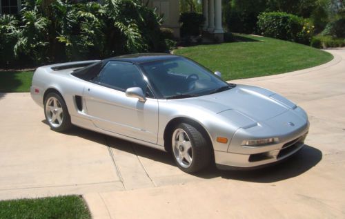 1991 acura nsx beautiful!  major price reduction.  no damage 30,800 miles