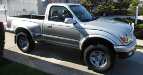 2wd prerunner - sr5 package - rare stepside - 2.7l 4 cyl single cab bucket seats